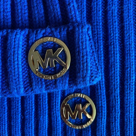 Used once Michael Kors scarf and beanie! - Picture 4 of 8